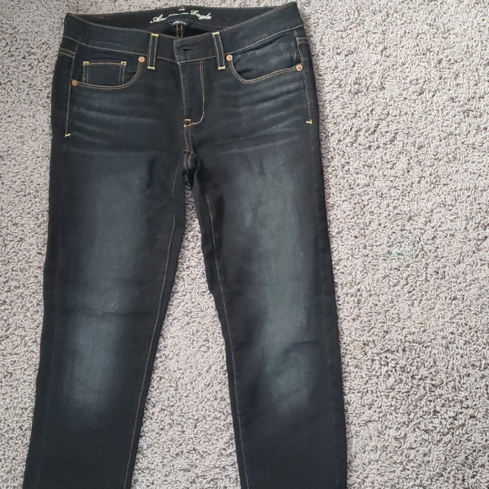 BRAND NEW AMERICAN EAGLE SKINNY JEANS..SIZE 8